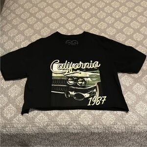 Obsessive Love Cropped California
1987 Graphic T-Shirt